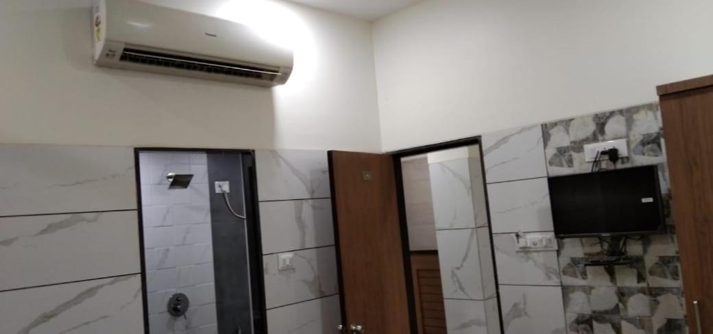 Hotel Royal Residency Мумбаи Экстерьер фото